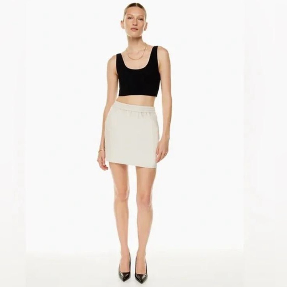 ARITZIA Babaton Size M Sand White Faux Leather Pull On Mini Skirt Pockets Cream